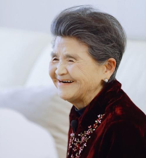 豪门|不愧是豪门婆婆！婆妈嘉宾聚餐，婆婆的敬酒词给人上了一课！