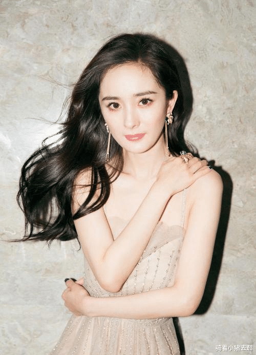 杨幂|杨幂10年前旧照曝光，整没整容一眼便知，网友：怪不得她能红