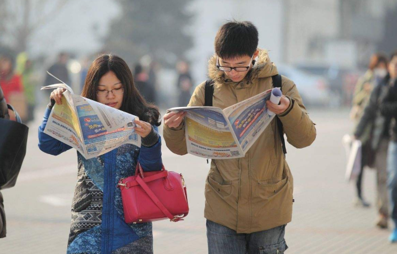 文职|军队文职招聘“遇冷”，高待遇仍有8200多岗位空缺，原因很现实