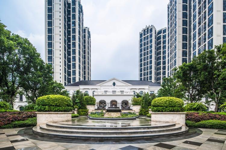 万达|那些排名50强之后，却值得托付青春的地产公司