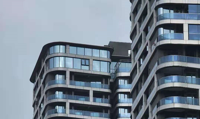 广州市|重庆江北嘴现最牛违章房，土豪打造空中宫殿，千万豪宅无人敢动？