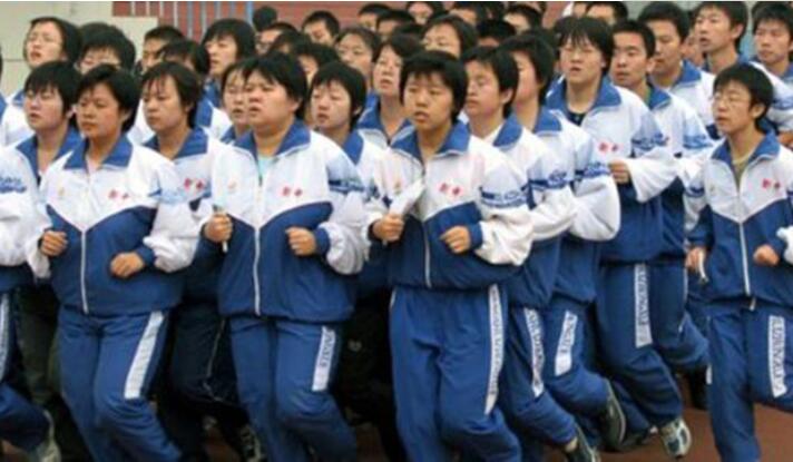 ea|学校要求男女生统一发型,标准发型引争议,女生:“太丑了”