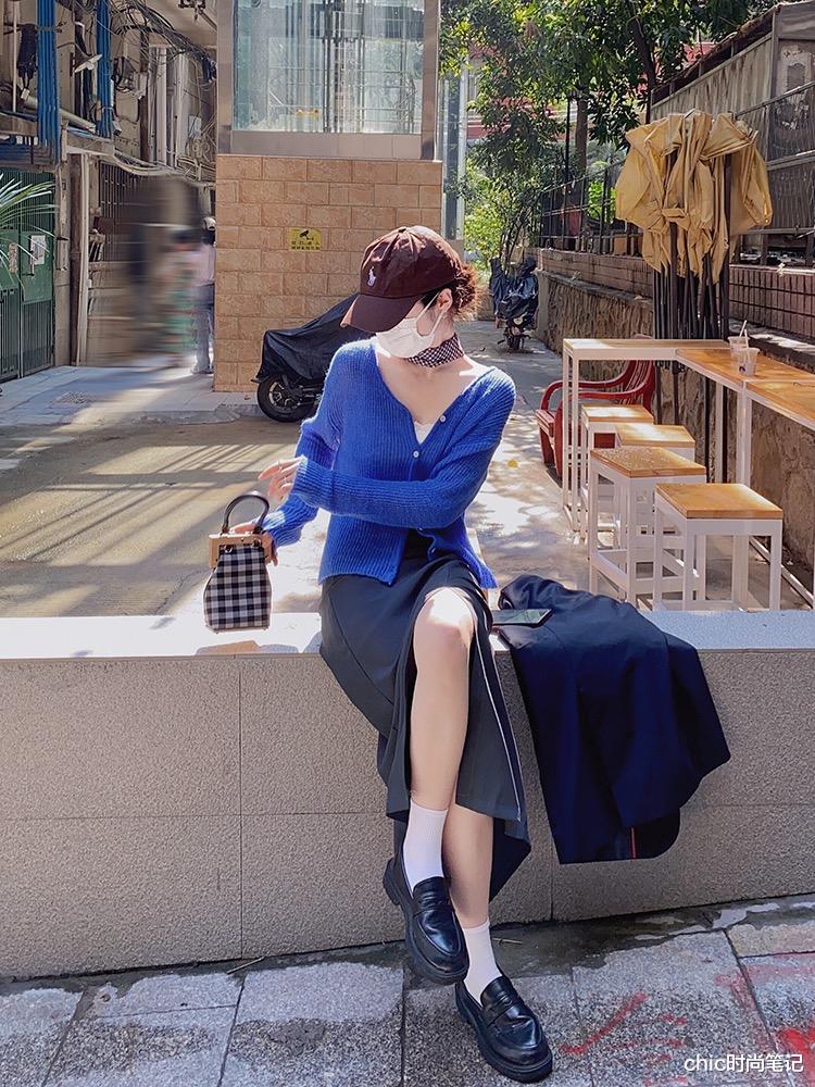 chic时尚笔记|靠这些颜色，拯救了我秋天不想穿黑白灰的尴尬，了解下？