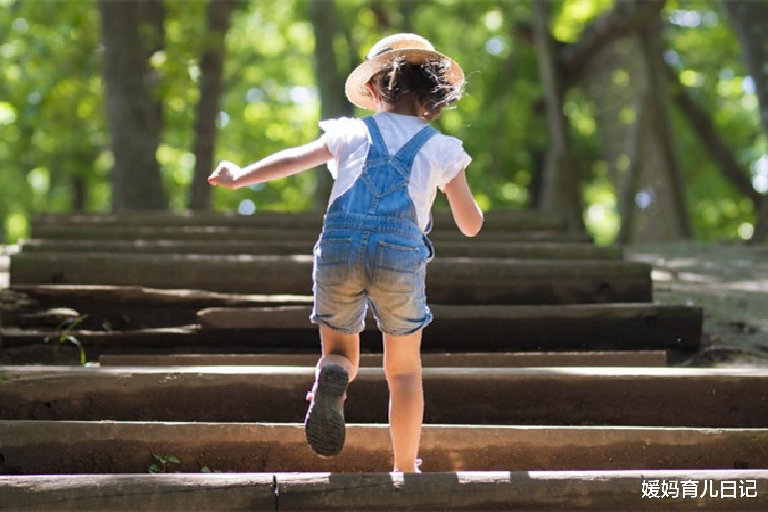 媛妈育儿日记|妈妈越“懒”孩子越独立，90后宝妈晒出视频：带娃别插手太多