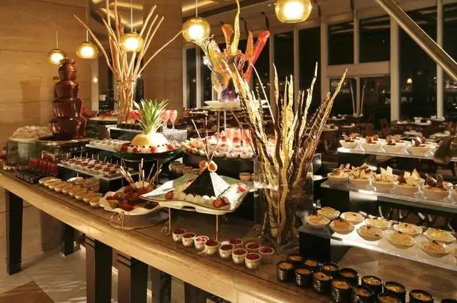 |饭局识人术：从不主动转菜盘子的，一般是这3种人，你是吗？