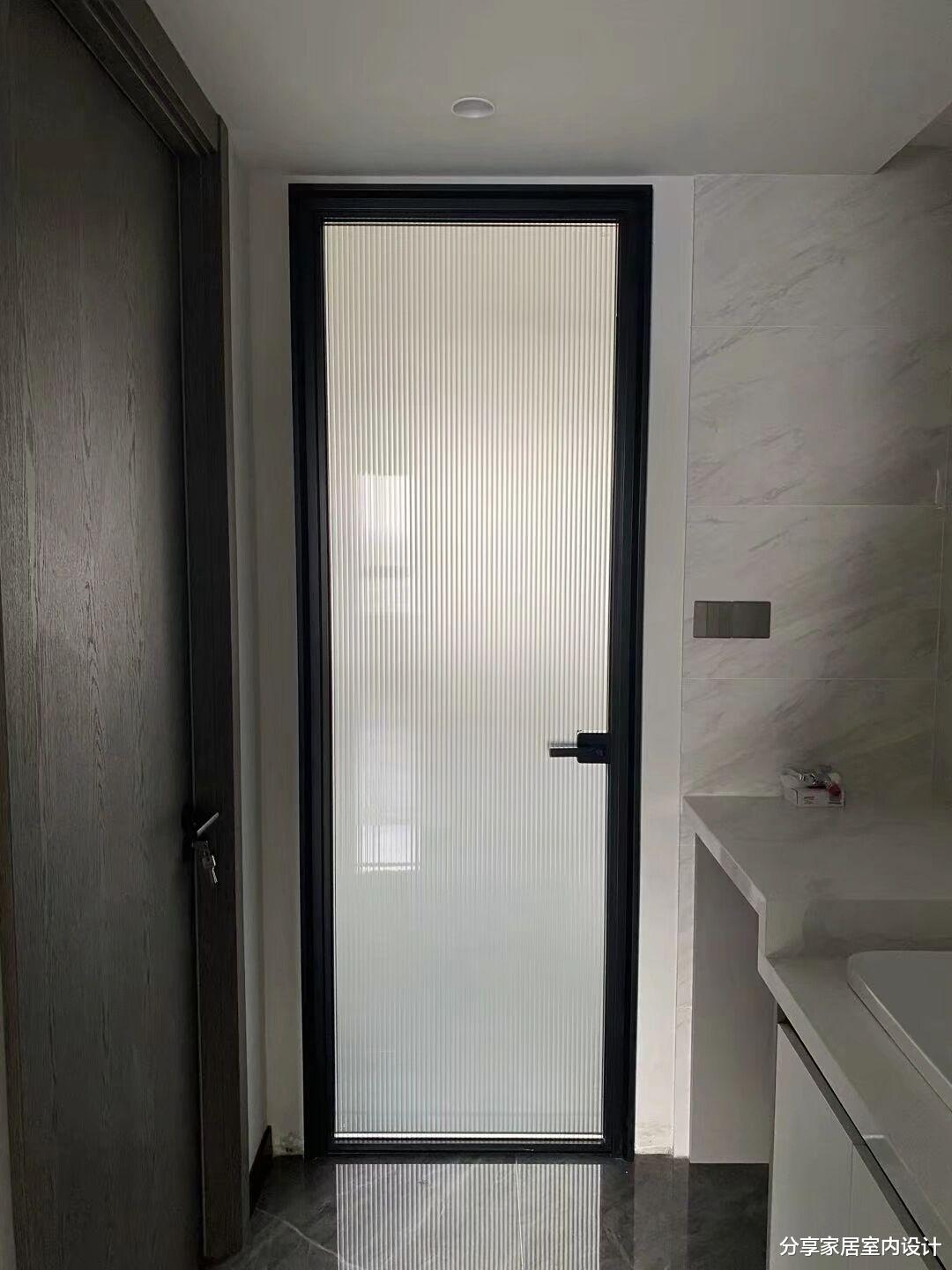 辛苦三个月完工,保洁做完效果还不错,过道做嵌入式柜子非常实用