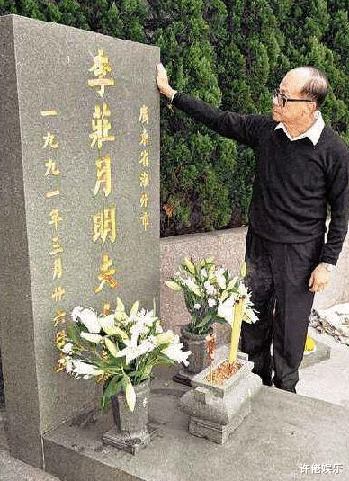 李嘉欣|1989年，李嘉诚带19岁李嘉欣回家，仅仅3个小时后，原配离奇死亡