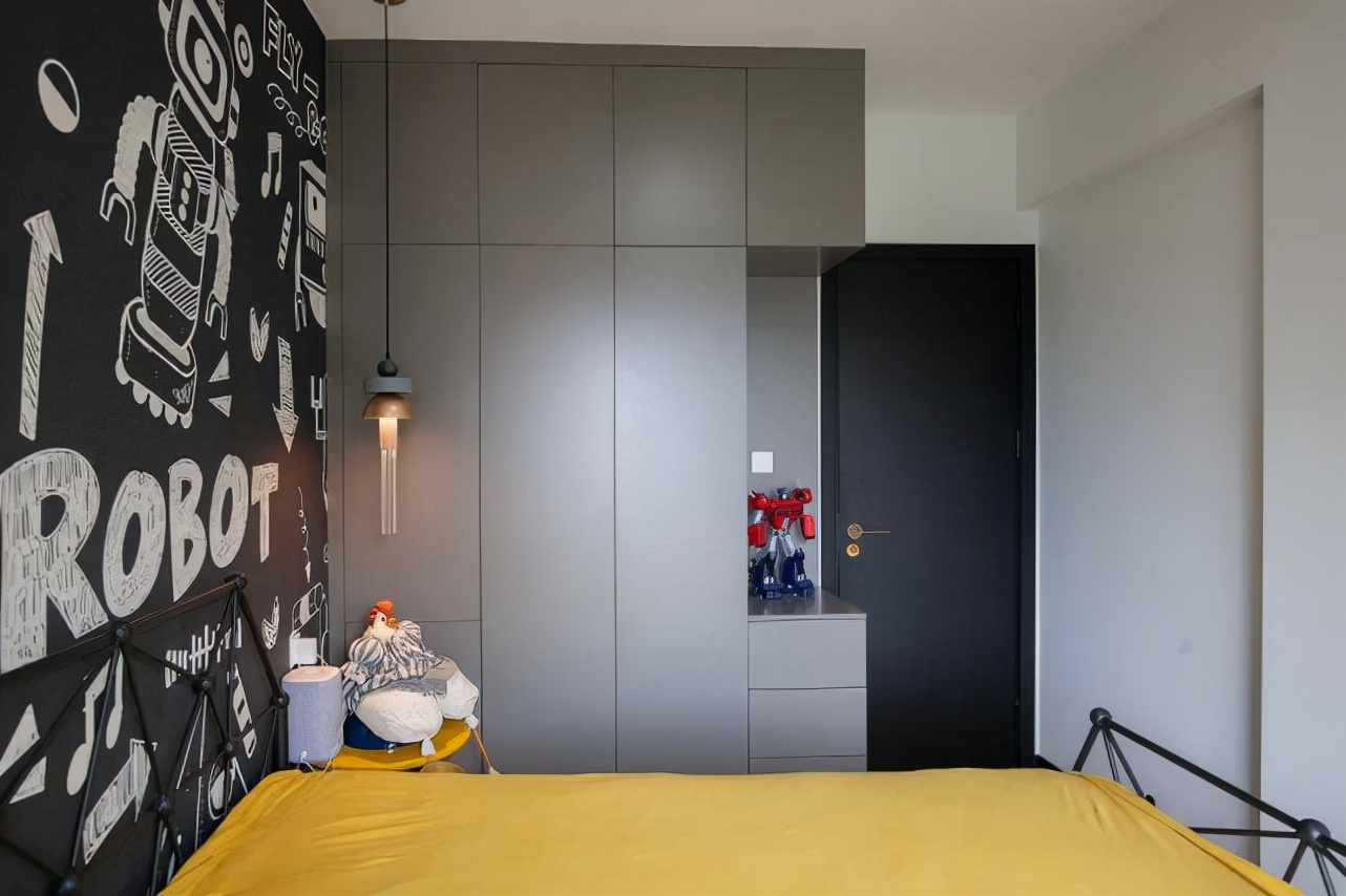 |111平极简的黑白灰营造奢华氛围,几何拼接墙面高级又有设计感