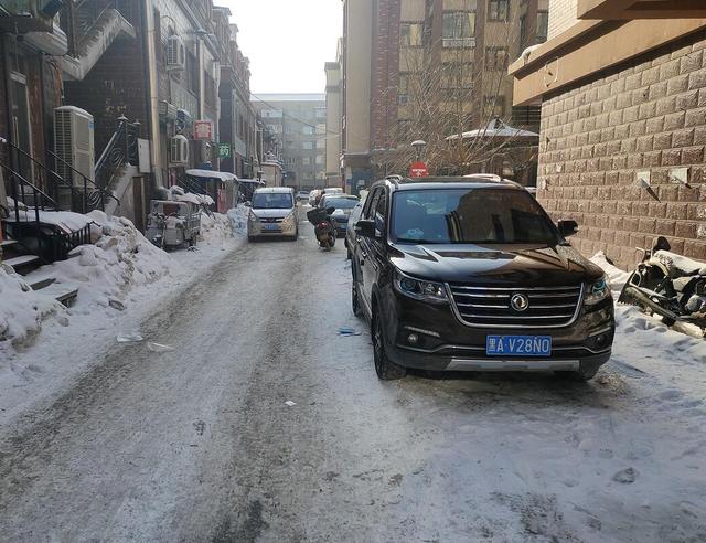 生活报 车满为患！这小区院内多处消防通道被堵