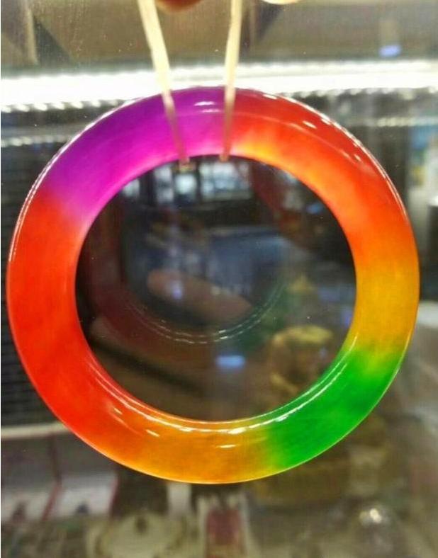 翡翠|价值过亿的翡翠标王，开出了绝美的春带彩，最后价值多少？