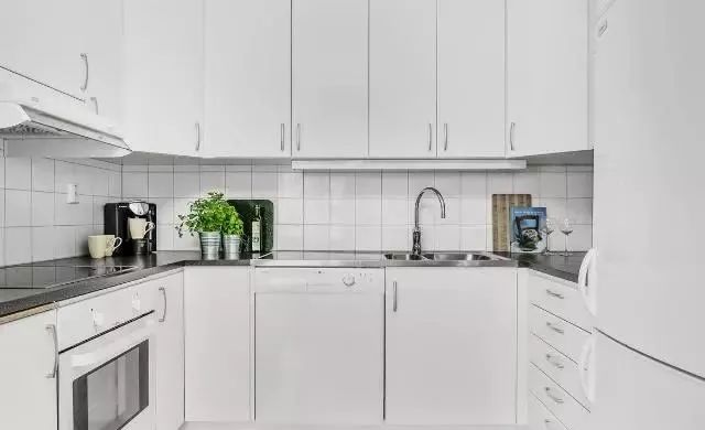 装修时尚家 妹妹不谈恋爱,硬是要买50平的小户型,一看阳台明白了!