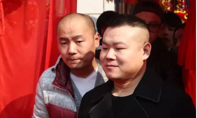 岳云鹏|岳云鹏身价上亿，给5位姐姐送车买房，亲弟弟却依然在农村种地？