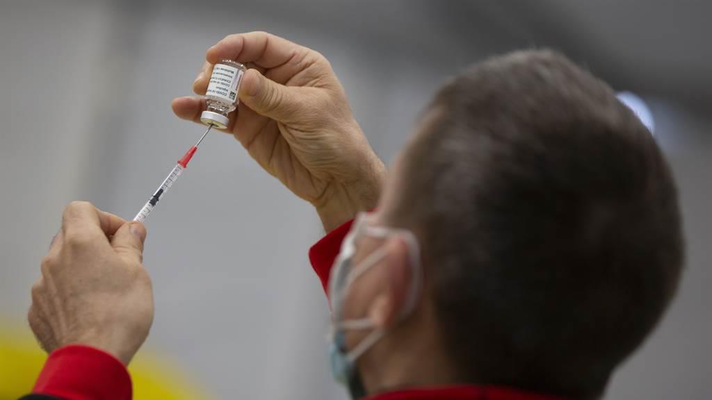 阿斯利康疫苗闖大禍！四分之一醫護人員請病假，歐洲多國緊急叫停-圖4