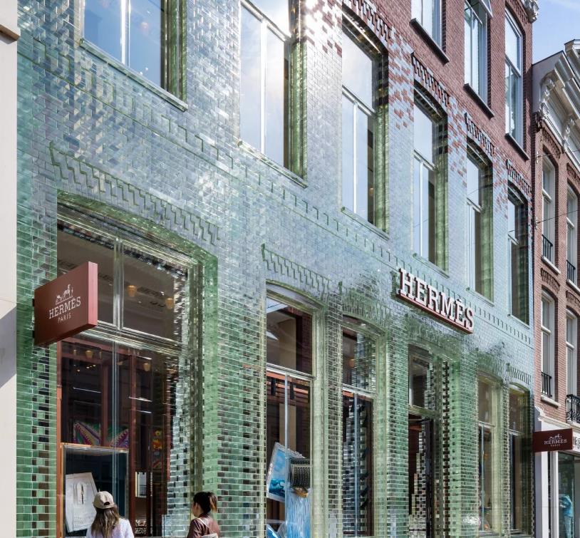 翡翠|美到失语！宝格丽的“翡翠墙”，竟是用废弃啤酒瓶制作的？