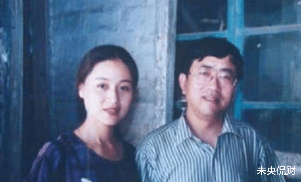 余秋雨|余秋雨：靠发妻寄打工费度日，成名后却抛弃她，娶“唐僧母亲”