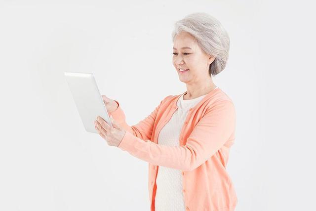 衰老|年轻人白头发增多，不一定是衰老，或许是体内缺乏这2种营养