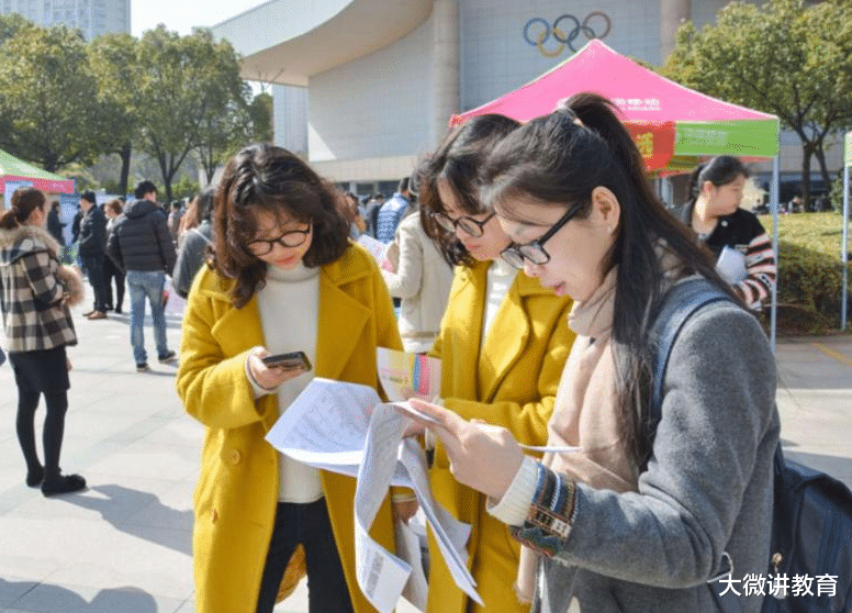 大学|大学毕业后如何选择？是在北上广奋斗还是考公务员，幸好没选错