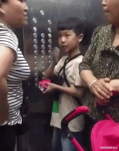菠菜 “去女老板家上厕所，发现没洞，这怎么用？”网友回复笑趴了...