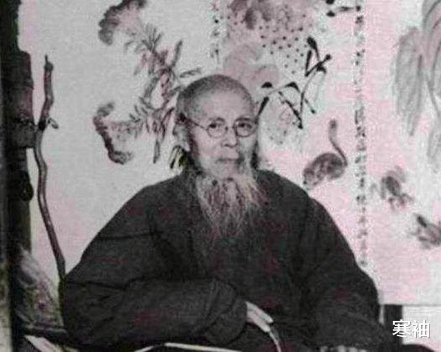 美女带着齐白石的画去鉴定,专家说假的,女子笑:齐白石是我爷爷