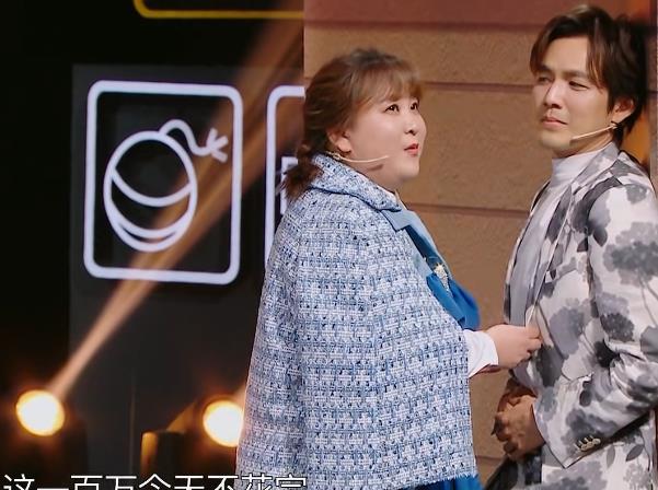 钟汉良|贾玲抛撒一沓纸巾，钟汉良随后的一个小举动，瞬间暴露偶像素质