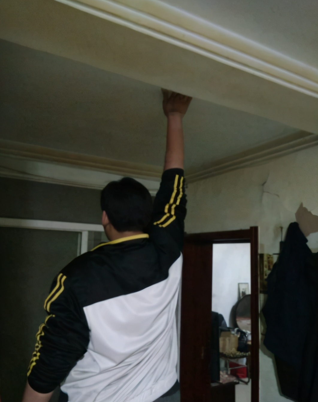 篮球|15岁2米1少年交不起3000元篮球学费改练铅球！辽宁再现王仕鹏的悲剧