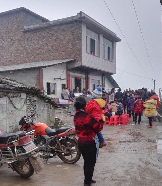 远嫁十年，第一次回娘家！走到家门口，都不敢认了