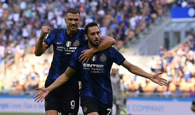 刘华体会讲体育课|穆里尼奥感谢米兰，三粒进球都是红黑球员打进，蓝黑球员要加油了