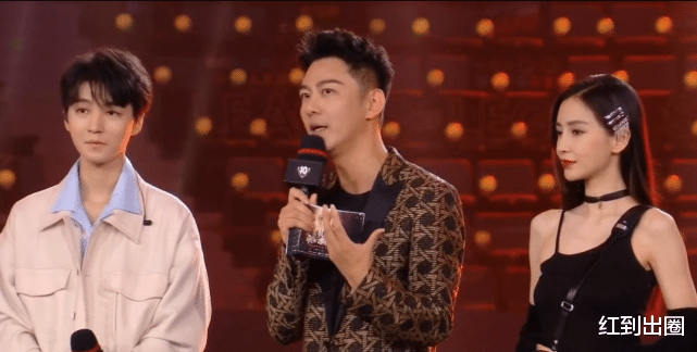 王俊凯|baby和王俊凯直播打游戏,被高清镜头怼脸拍,状态回春宛如少女