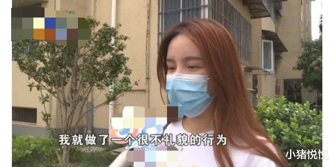 小猪悦悦 乘客把脚翘到副驾驶座上，被司机揍了，乘客直呼过了！