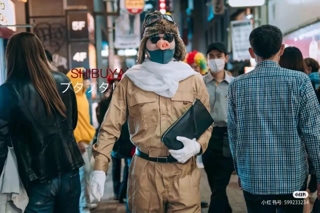 万圣节|日本万圣节不太平！男子cos“小丑”故意持刀伤人，多名女子被跟踪猥亵，当班警察：太乱了，真的累了！