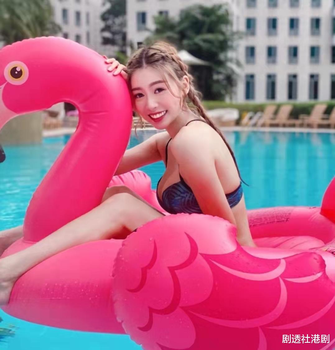 台庆|满载而归！TVB小花携母出街豪买钻石金器，早前在台庆抽中38万大奖