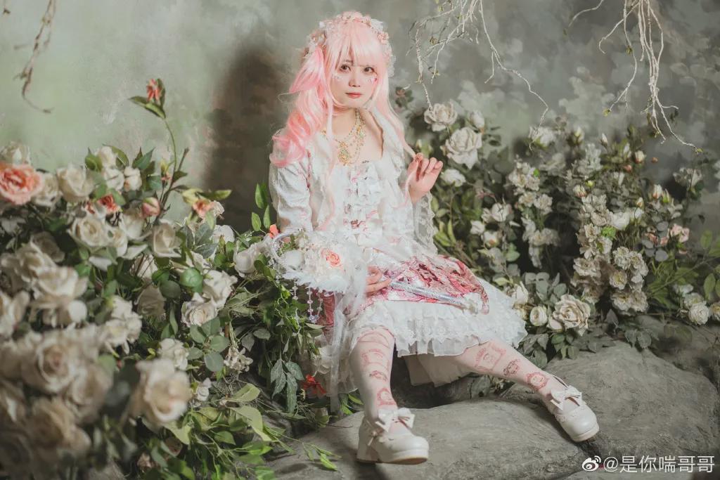 lolita|Lolita：破败的祭坛见证着一代又一代帝王的陨落