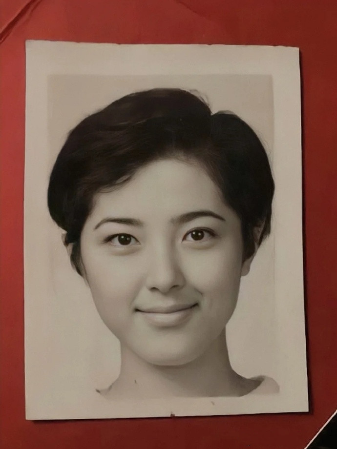 秦海璐|中戏96级艺考证件照曝光：章子怡清纯可人，曾黎变化最大