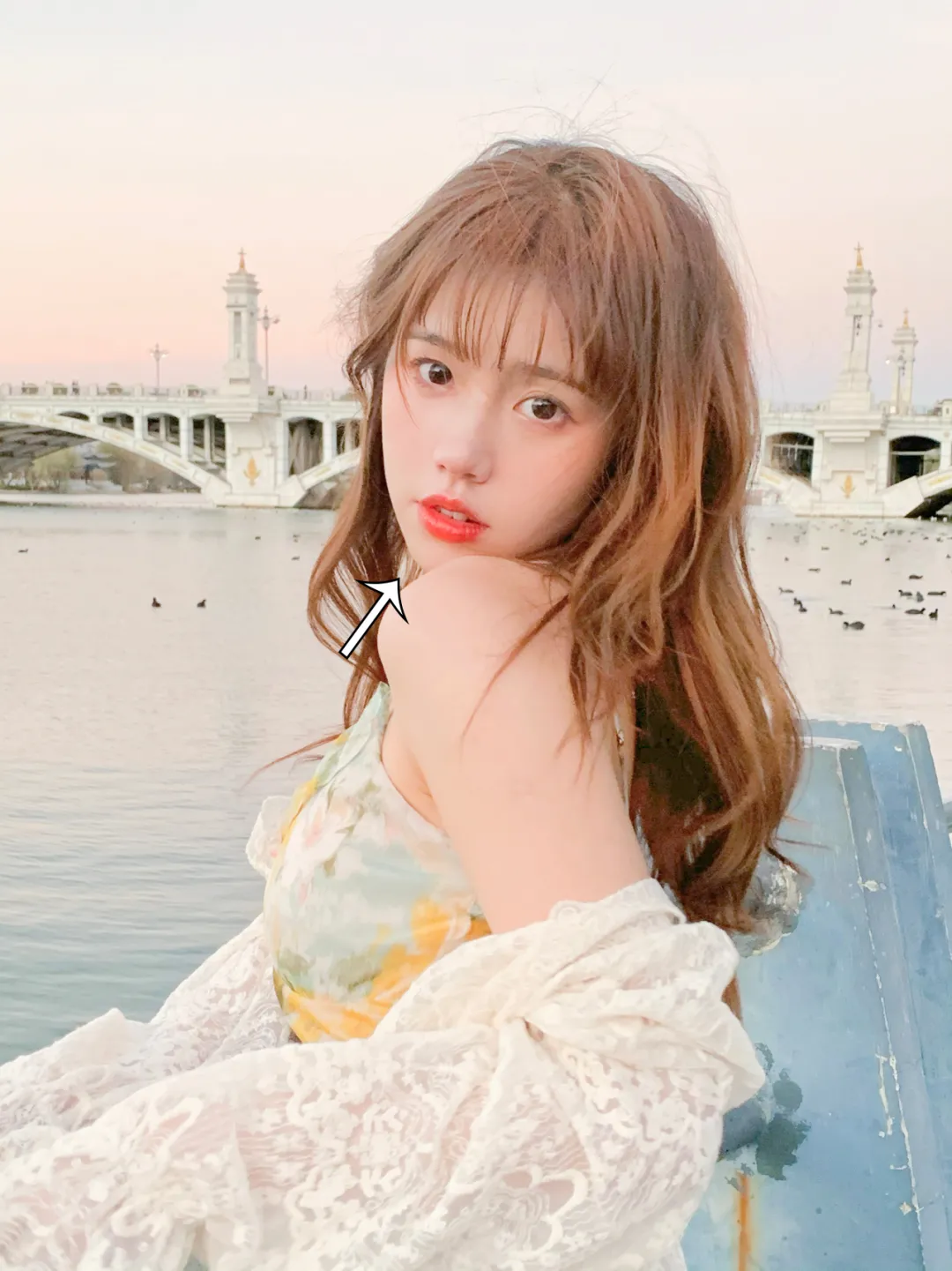 杨幂|杨幂的“渣女”站姿火了！腰和屁股凹成90度，这操作绝了…