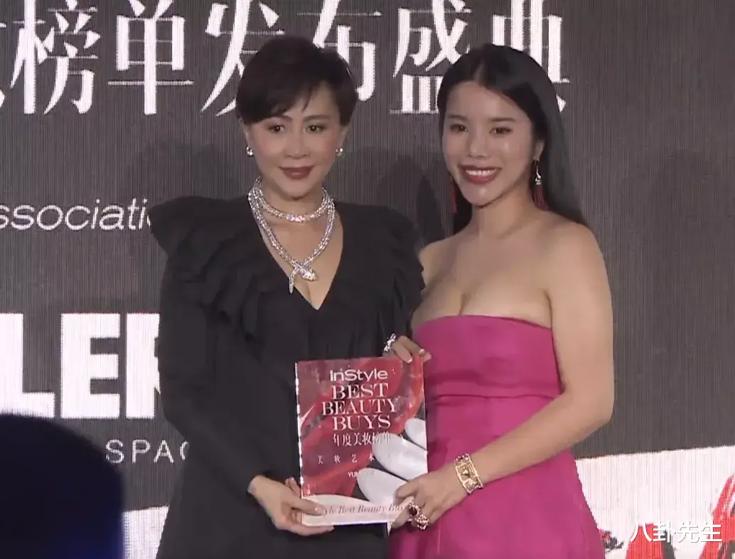 张柏芝|时尚活动暴露女明星真实身材：张柏芝手臂略粗，颖儿胸前肋骨分明