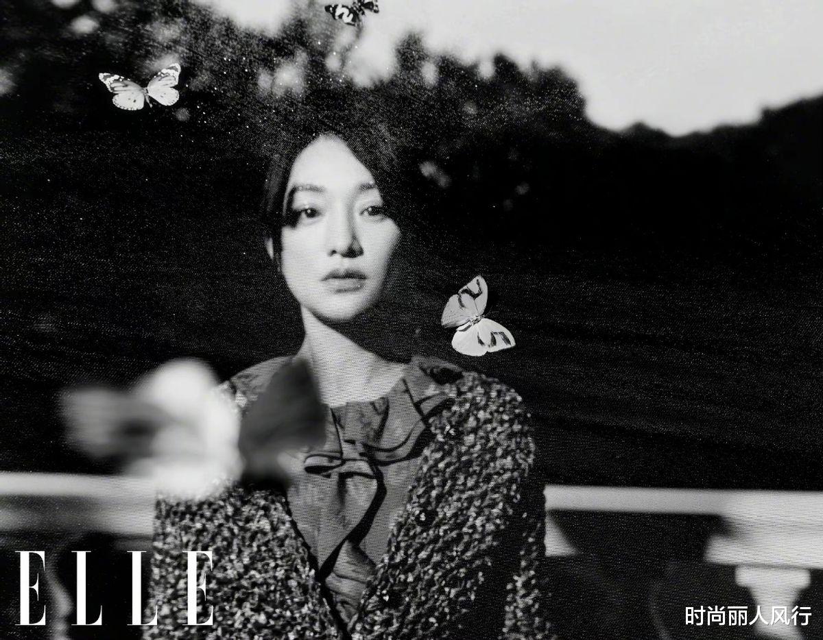 时尚丽人风行 闭年大刊周迅成大赢家!“人间香奈儿”又一次惊艳,眼神嫩回18岁