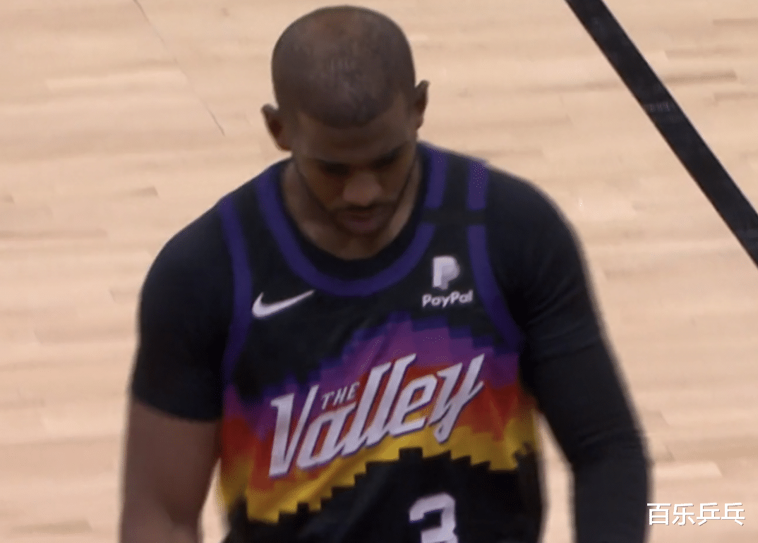 湖人队|湖人遭暴打！保罗受伤布克半场17分，詹皇10分脸黑，罚球17-0也输