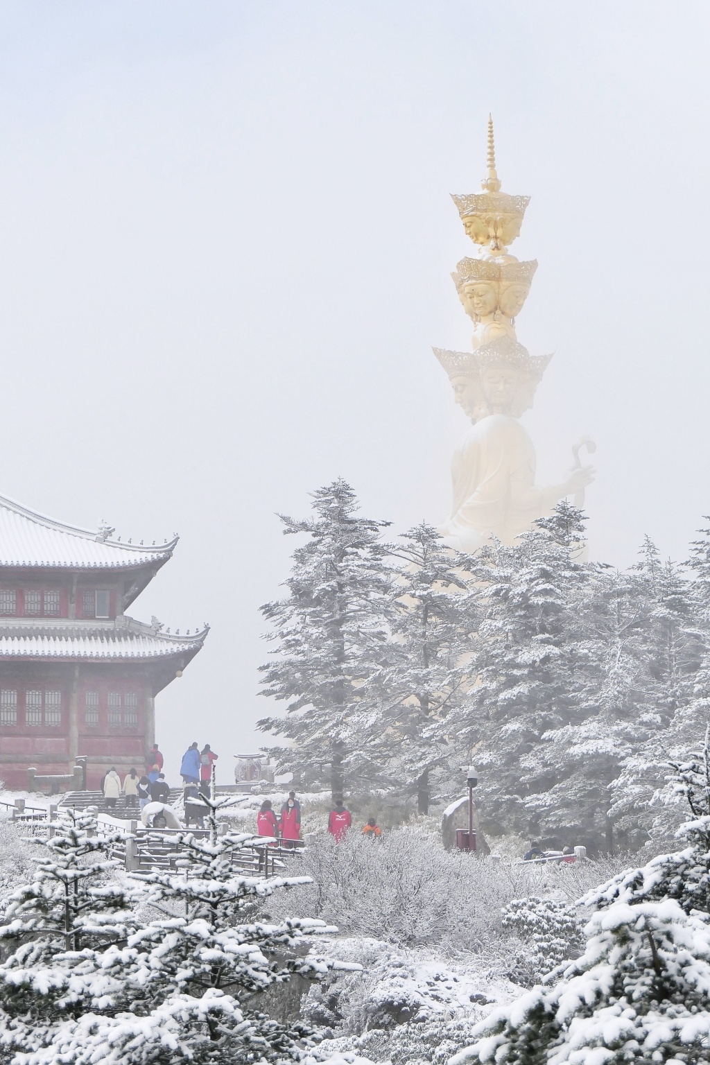大别山 “峨眉山”山顶迎四月雪,风景美如画