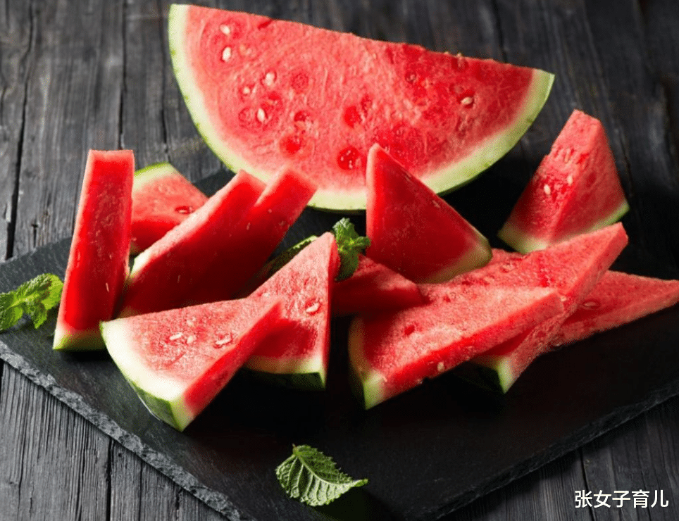 张女子育儿|入秋后想要孩子长个子,柿子等水果少给宝宝吃,再营养也不行
