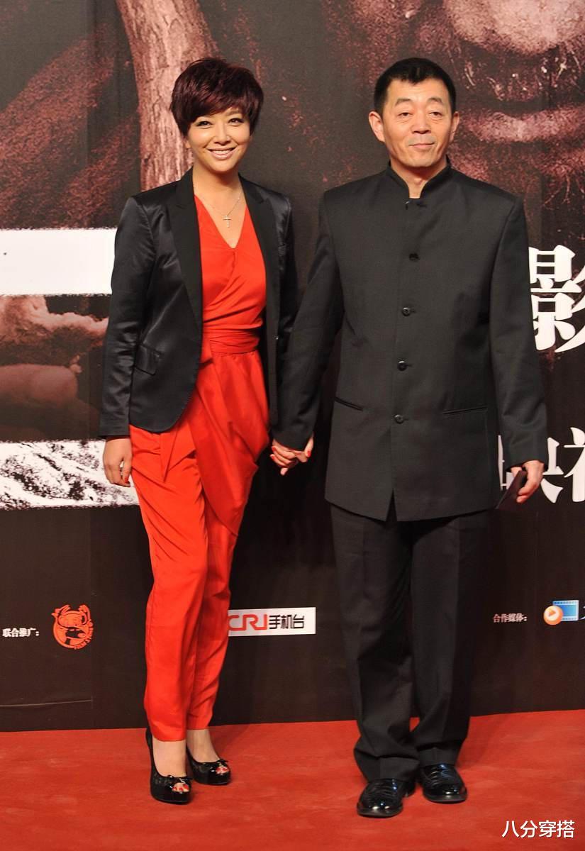 八分穿搭|江珊气质真是“阿姨辈顶流”,一身红黑配穿搭飒爽霸气,利落干练