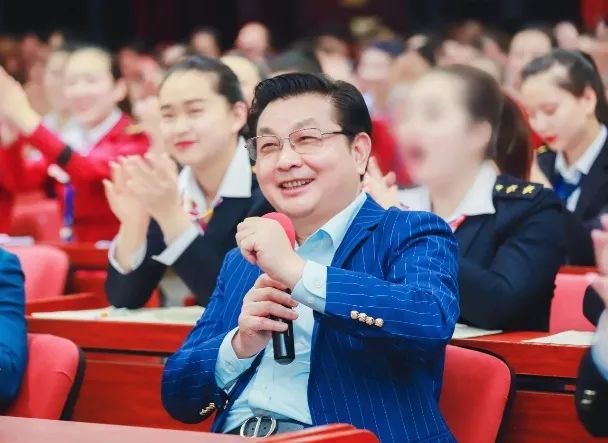 彩虹屁 年轻人的职场彩虹屁，你学“废”了吗？