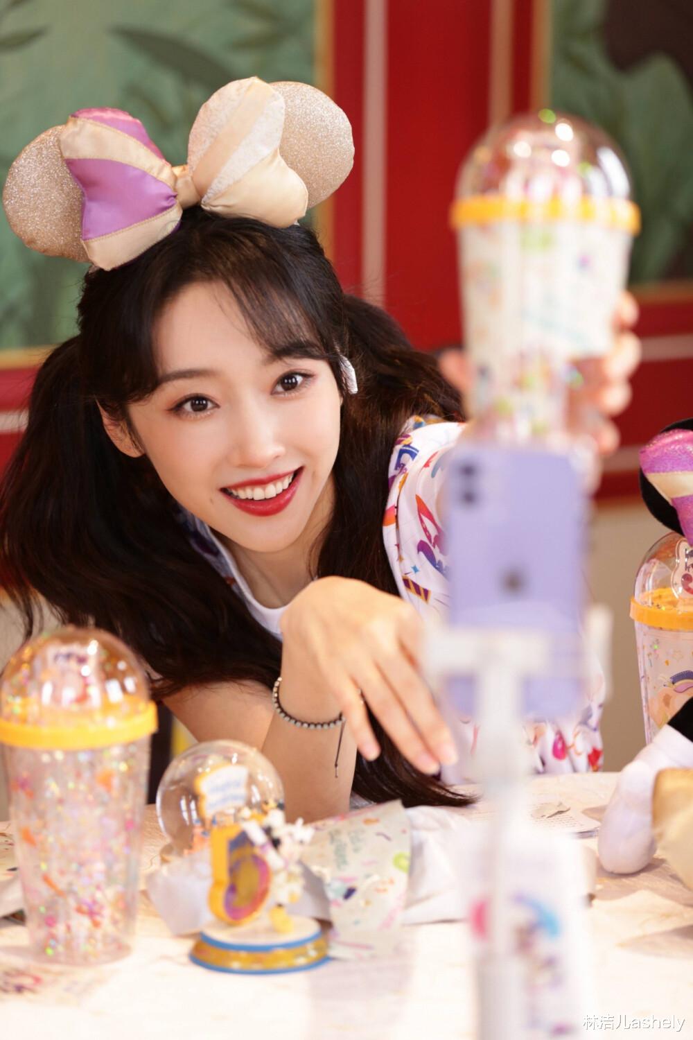 林洁儿ashely 宣璐变身美妆达人,仿妆黎姿经典角色,一袭红衣再现赵敏好惊艳!