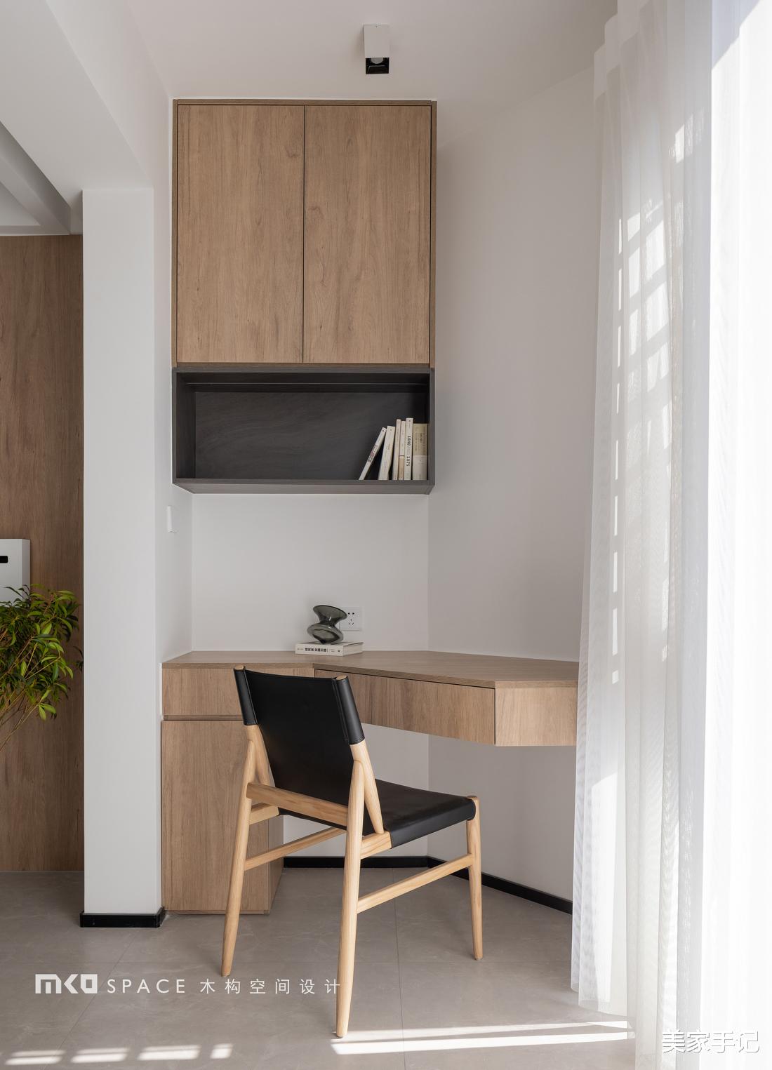 福建夫妇107㎡的家火了，仅凭一个客厅就圈粉无数，空间利用率超高