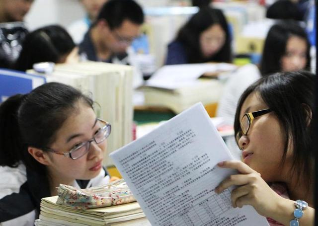 哑铃妈妈|初中这个年级是重要的“分水岭”，若孩子成绩掉下来就很难再追上