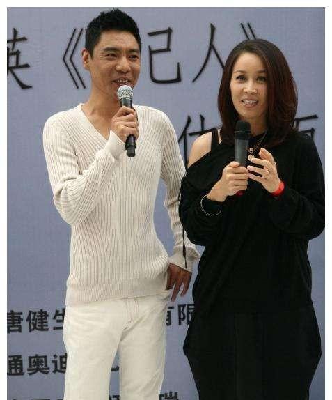 屠洪刚|同父不同命！屠洪刚前妻去世后，继子和亲儿子天差地别