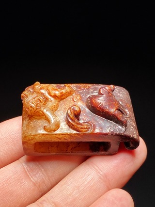 和田玉籽料|汉 和田玉籽料 沁色 螭龙 剑璏 剑饰 文带 把件