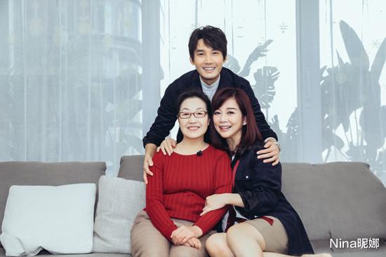 陈思诚|陈松伶直逼150斤李湘，穿卫衣运动裤赶机太壮硕，身材五五分变大妈