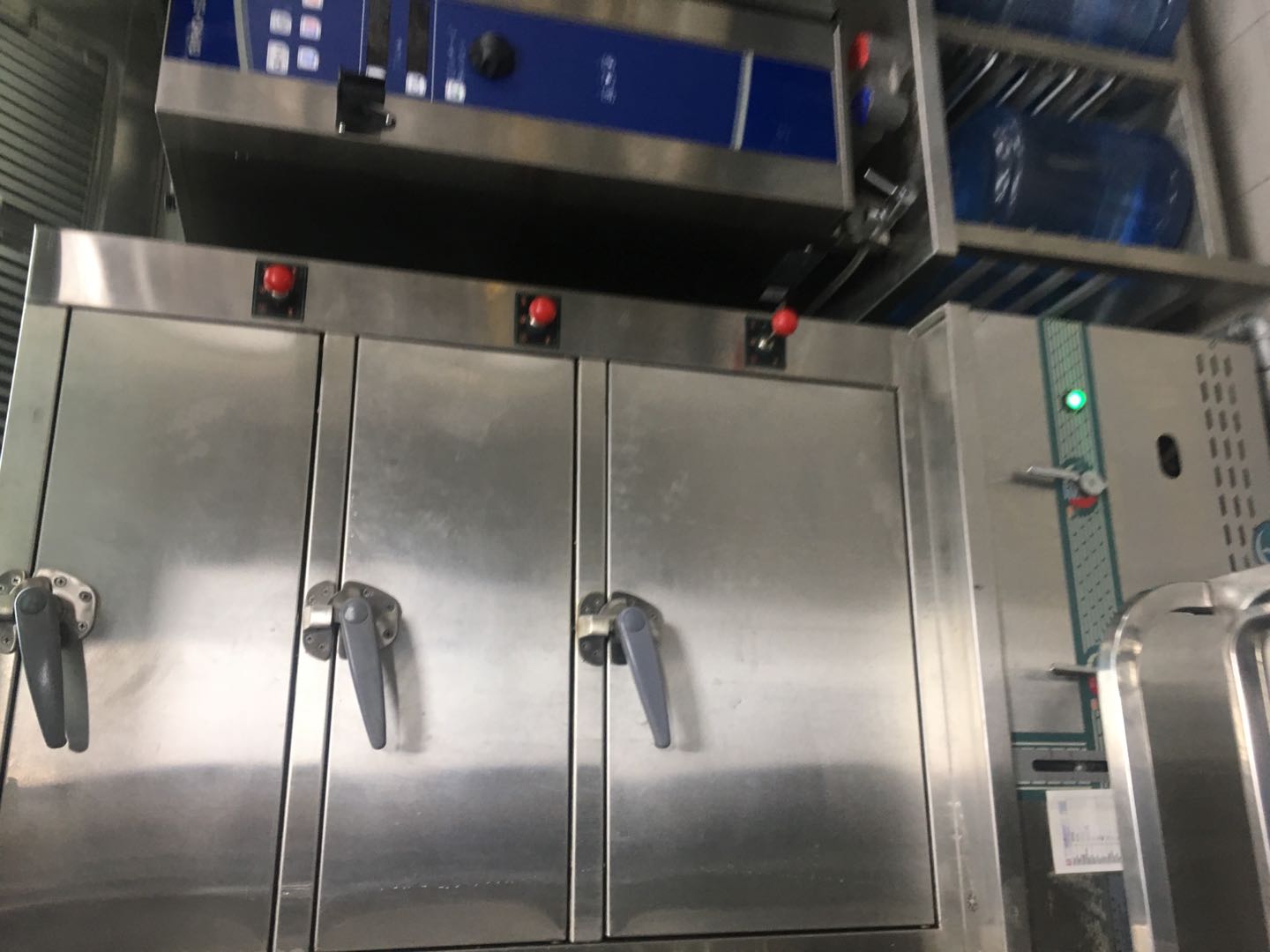 厨房设备的好用与否，平时的保养是关键，设备保养的水垢问题