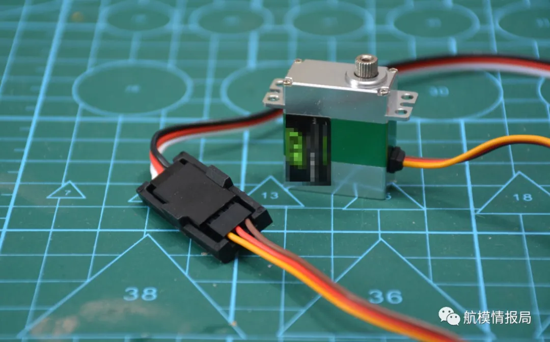 动力学 航模测评   酷似宇宙飞船，福莱特出品的蟋蟀双发像真机开箱和飞行