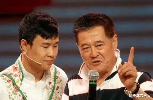 每天都是潮人|2009年，小沈阳参加一档节目时，突然对着女主持人赵丹军说了句：臭不要脸的